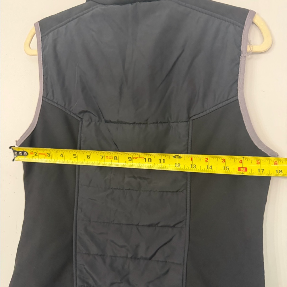 Bench. Women’s Large Black Quilted Puffer Vest Zipper Pockets lightweight active - Picture 4 of 7